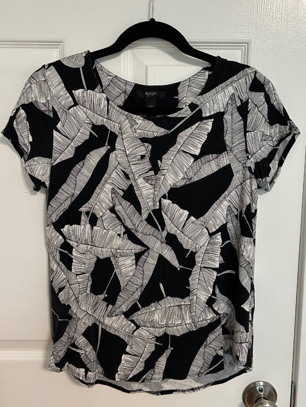 Alfani Black and White Print Short Sleeve Blouse – Size PM (Petite Medium)